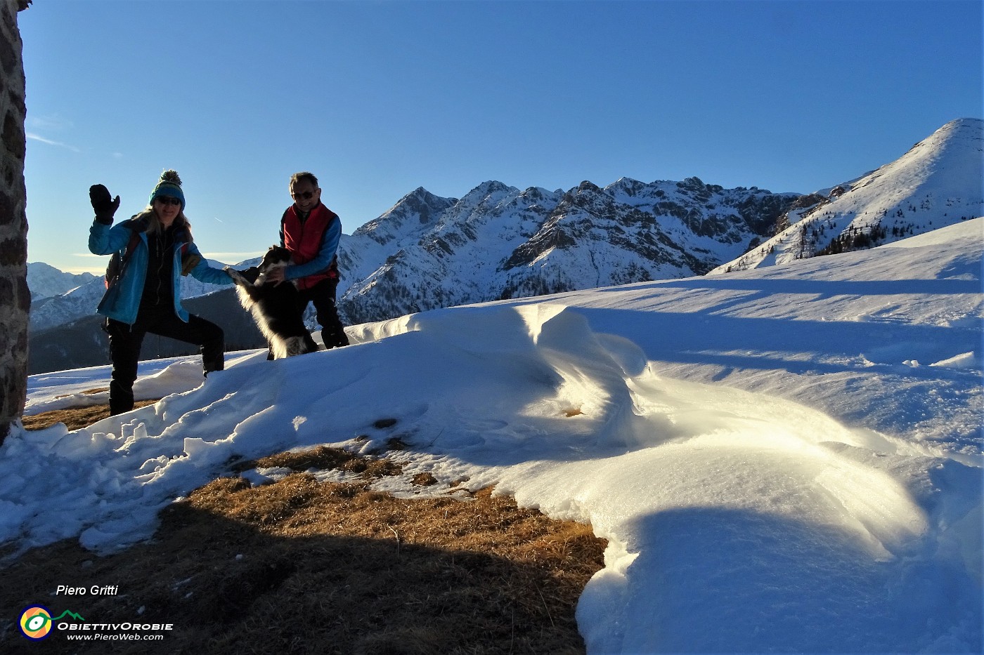 67 Dalla cappelletta vista verso la costiera Tre Signori-Trona....JPG